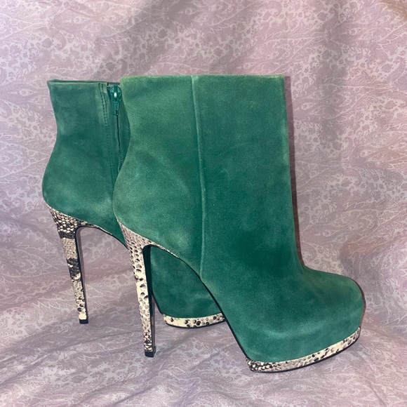 Pour La Victoire Green Suede Snakeskin Heel Platform Booties Size 9 EUC - Picture 4 of 13